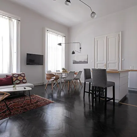 Center Industrial Apartment