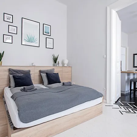 Center Industrial Apartment *