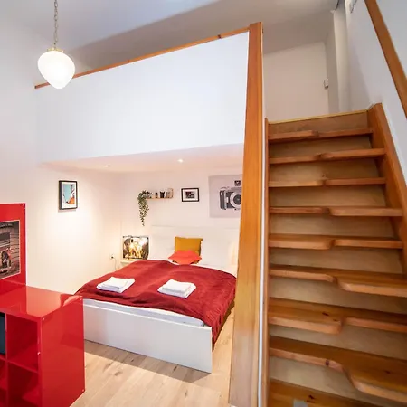 Vintage Apartment *