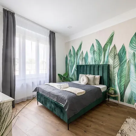 Apartman Luxy Spacious & Cozy With Balcony *