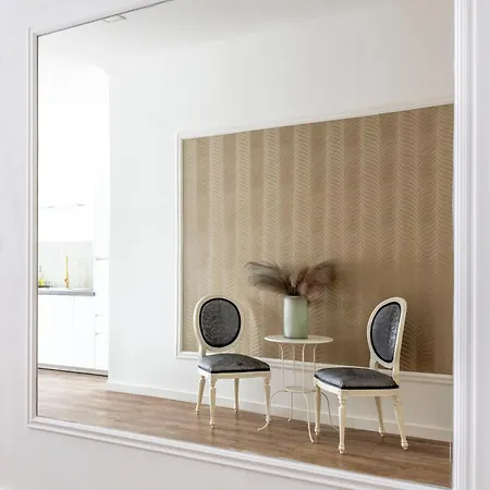 Luxy Spacious & Cozy With Balcony