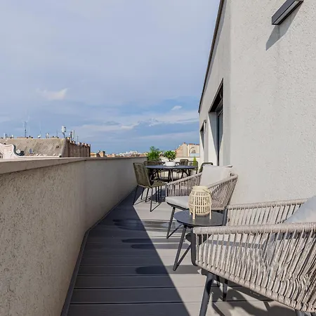 Apartment New Penthouse W Double Parking, Panoramic Balcony Budapest