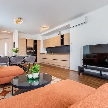 New Penthouse W Double Parking, Panoramic Balcony Apartment