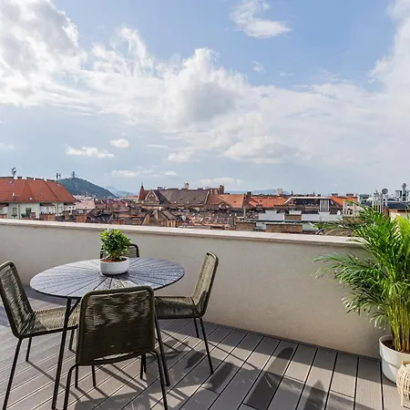 Apartment New Penthouse W Double Parking, Panoramic Balcony