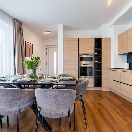 Apartment New Penthouse W Double Parking, Panoramic Balcony *