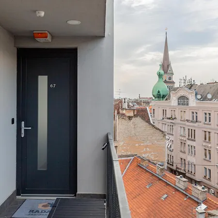 New Penthouse W Double Parking, Panoramic Balcony Apartment Budapest