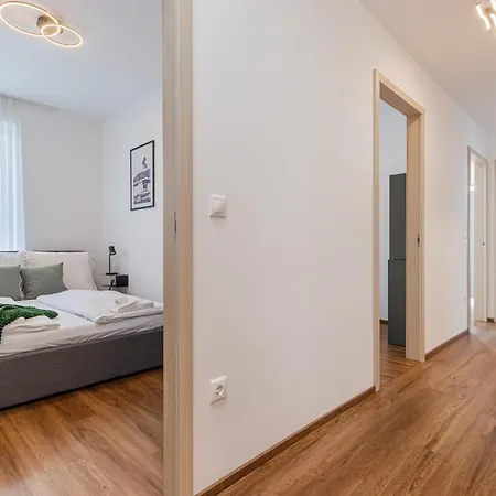 New Penthouse W Double Parking, Panoramic Balcony Apartment Budapest