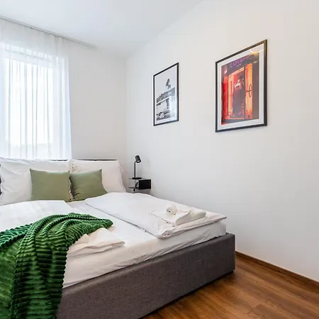 New Penthouse W Double Parking, Panoramic Balcony Apartment Budapest