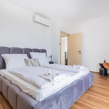 New Penthouse W Double Parking, Panoramic Balcony * Budapest