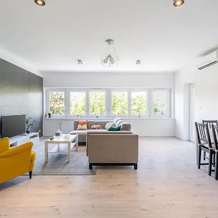 Earthy Elegance Apartment *