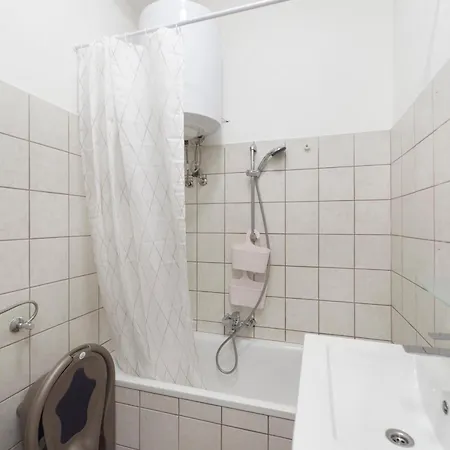 Tinodi Down Town Apartment