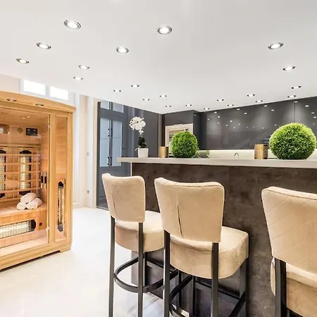 Apartment Luxurious 3-bedroom In The Center Budapest