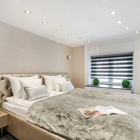Apartment Luxurious 3-bedroom In The Center *