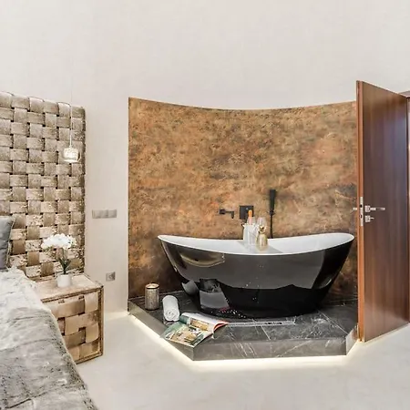 Apartment Luxurious 3-bedroom In The Center Budapest