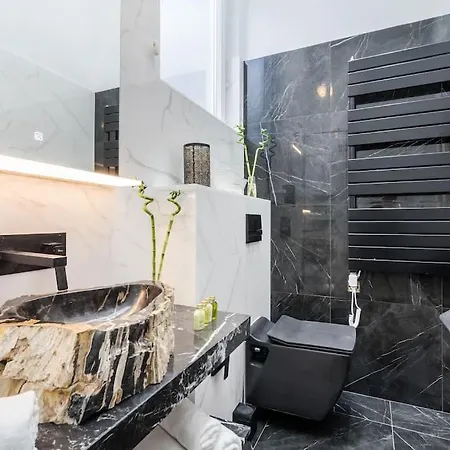 Luxurious 3-bedroom In The Center