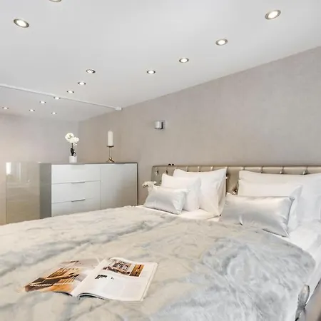 Luxurious 3-bedroom In The Center *