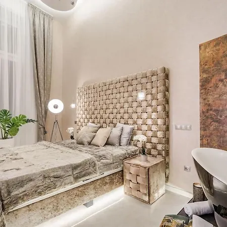 Luxurious 3-bedroom In The Center Apartment Budapest