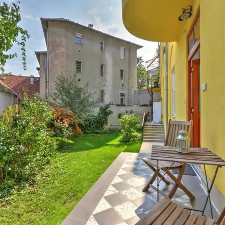 Castle Hill Garden Ferienhaus *