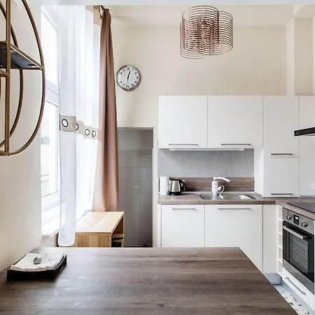 Hilltop Garden Apartment