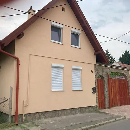 Apartment House With Parking Possibility Budapest