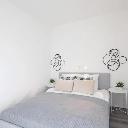 Fresh & Modern - With 2 Balconies Apartment *