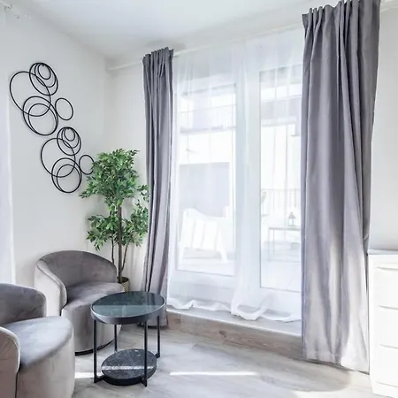 Fresh & Modern - With 2 Balconies Apartment *