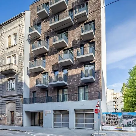 Fresh & Modern - With 2 Balconies Apartment Budapest