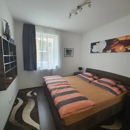 Park West - Free Parking Apartment *