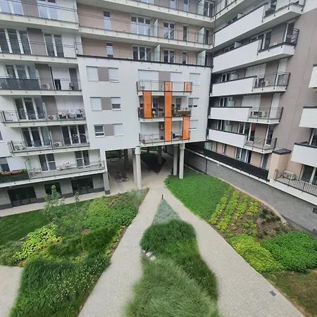 Park West - Free Parking *