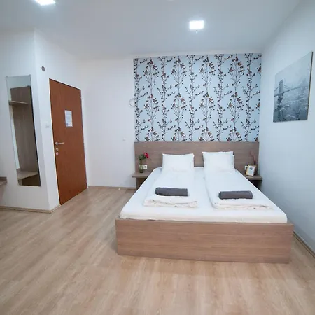Seasons Apartment *