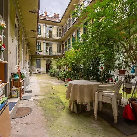 Cool In The Center With Patio, Szovetseg Street *