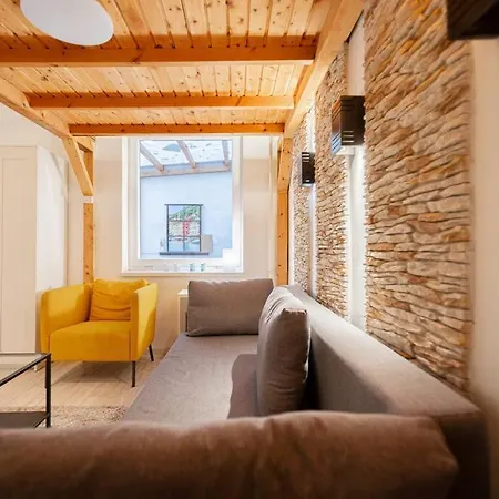 Apartment Cool In The Center With Patio, Szovetseg Street