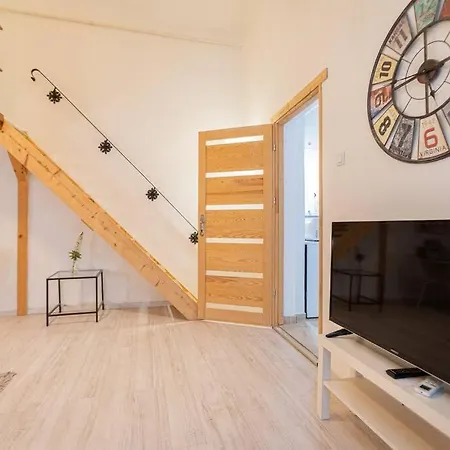 Apartment Cool In The Center With Patio, Szovetseg Street *