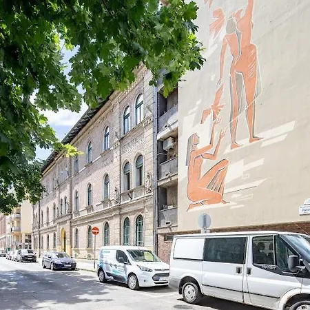 Free Parking Big Joe 6ppl Budapest