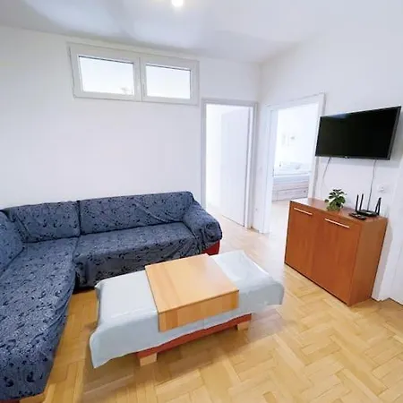 Comfort -2bedroom,central,balcony,elevator,ac * Budapest