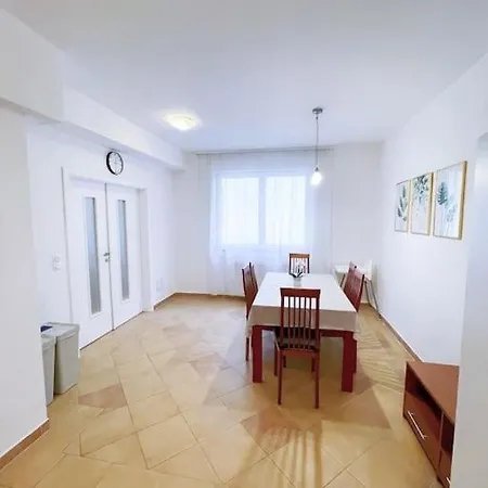 Comfort -2bedroom,central,balcony,elevator,ac Apartment *