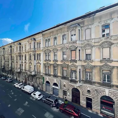 Comfort -2bedroom,central,balcony,elevator,ac * Budapest