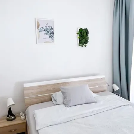 Apartment Comfort -2bedroom,central,balcony,elevator,ac *