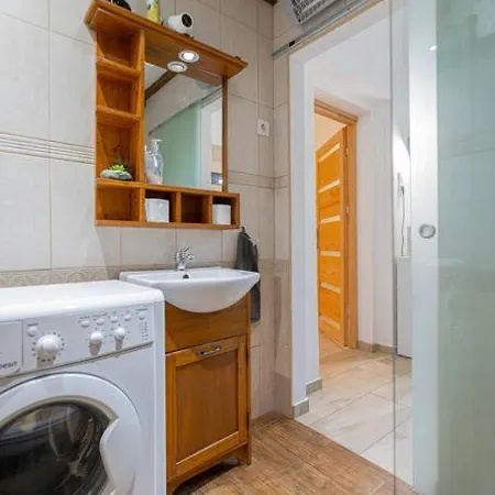 Apartment Cool In The Center With Patio, Szovetseg Street