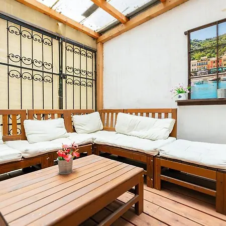 Cool In The Center With Patio, Szovetseg Street *