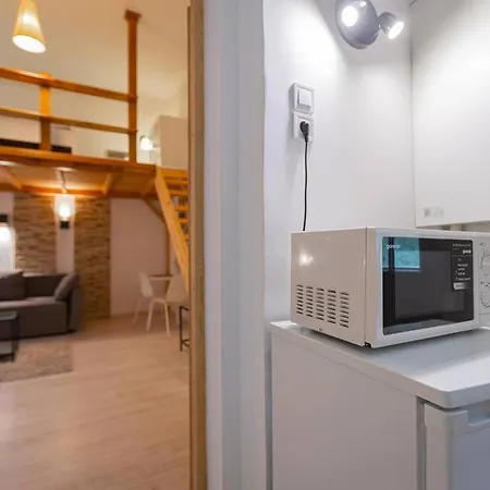 Cool In The Center With Patio, Szovetseg Street Apartman *