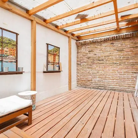 Apartment Cool In The Center With Patio, Szovetseg Street