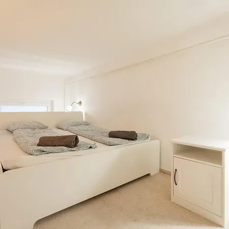 Cool In The Center With Patio, Szovetseg Street Apartman *