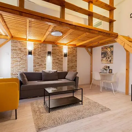 Cool In The Center With Patio, Szovetseg Street Apartment Budapest
