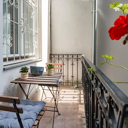 Apartment Spacious By Opera