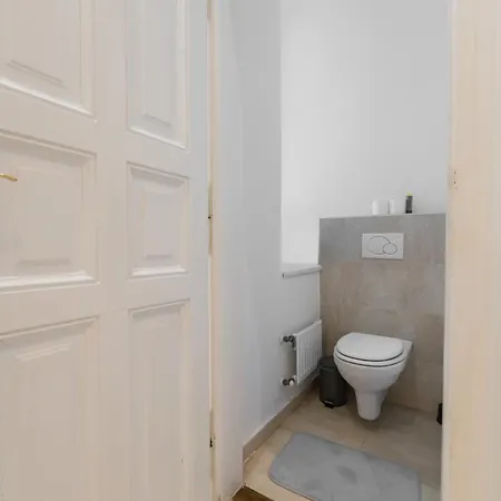 Apartment Spacious By Opera