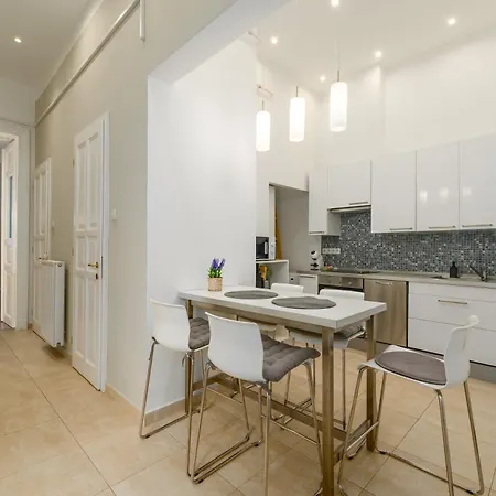 Spacious By Opera Budapest