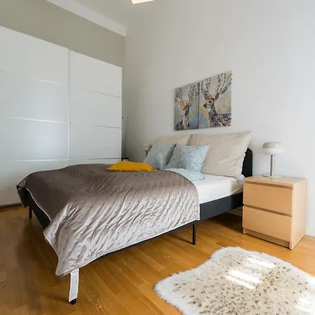 Spacious By Opera Apartment *