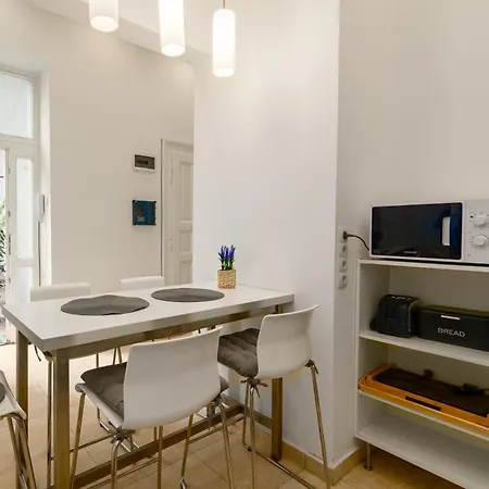 Spacious By Opera Apartment Budapest
