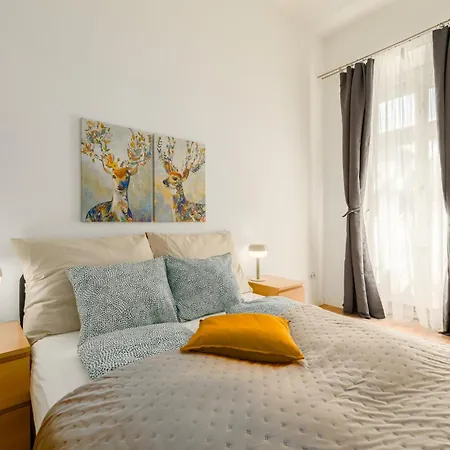 Spacious By Opera Apartment Budapest